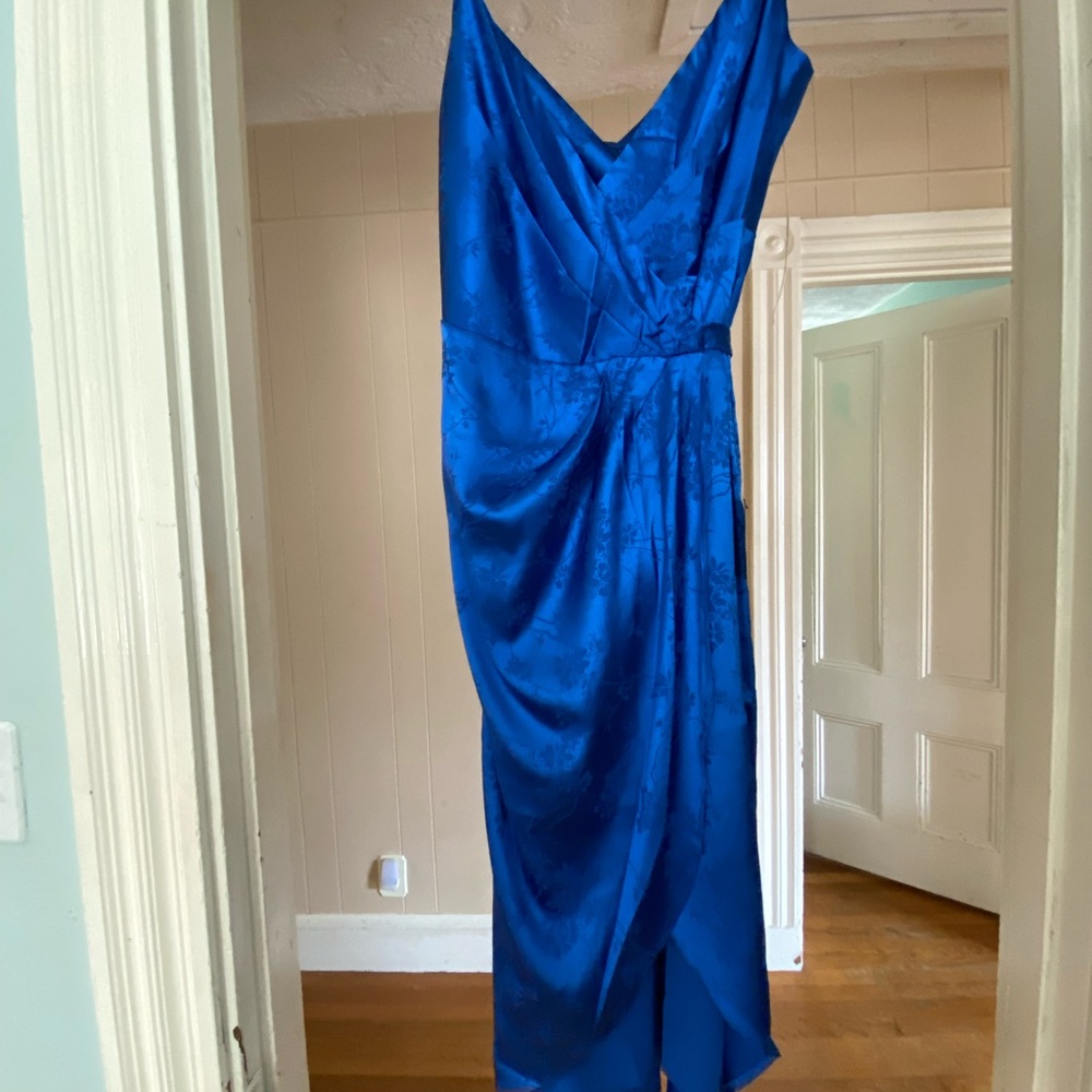 NWT Lulu's Blue Satin V Tie Wrap Floral Jacquard Ruched Cocktail Midi Dress M - Picture 4 of 16